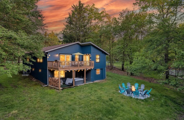 Waterfront, Hot Tub, Game Room, Kid & Dog Friendly