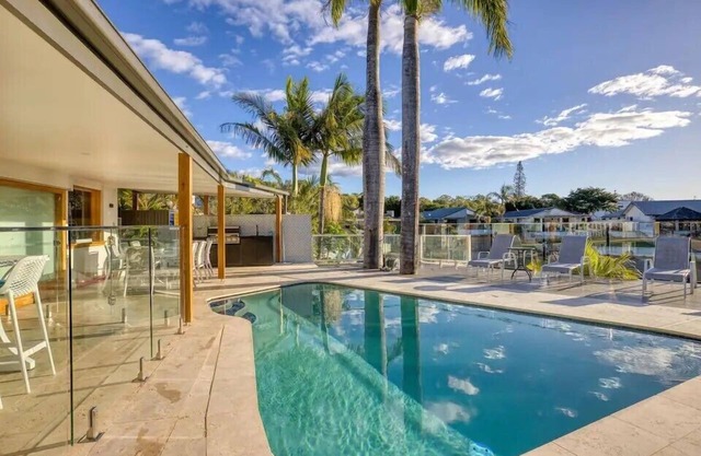 Waterfront Family Entertainer