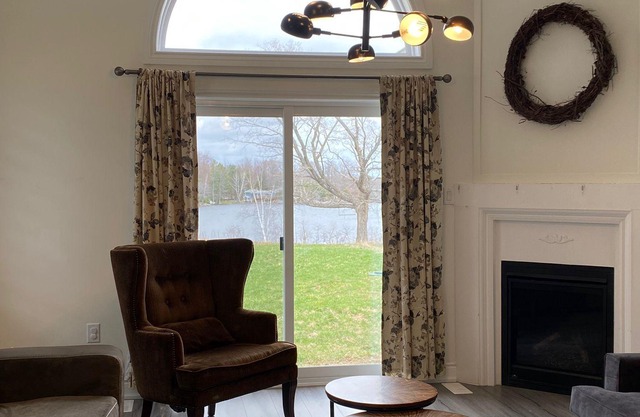 Waterfront Family Getaway ★ Lake St. John