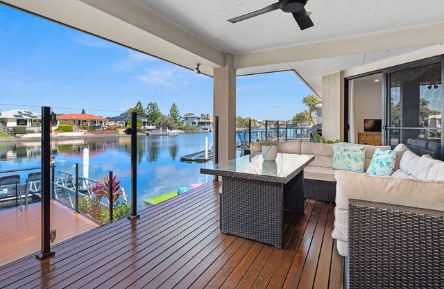 Waterfront family & pet friendly home, sleeps 8