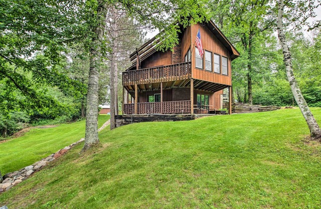 3BR + Waterfront Fifty Lakes Home w / Dock & Kayaks!