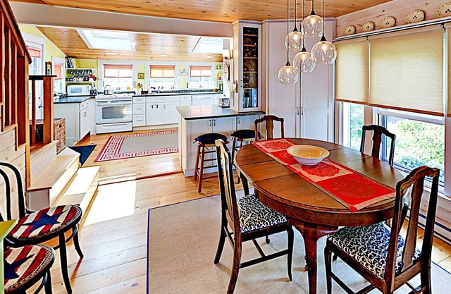 Waterfront Gem at Capitol Island with Screened Porch, Balcony & Clubhouse