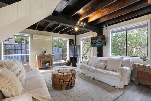 Waterfront Getaway, Pet Friendly & 1 Night Stays!
