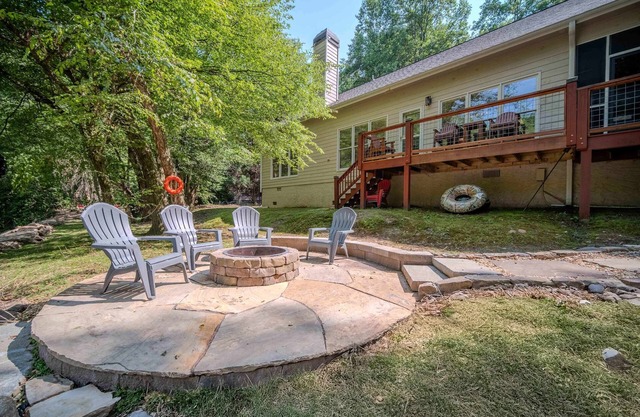 Waterfront Getaway:Hot Tub, Fire Pit, Near Ellijay