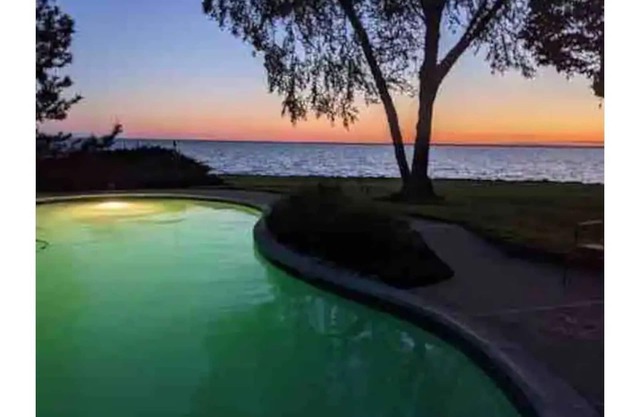 Waterfront Getaway - View of bay from your bed