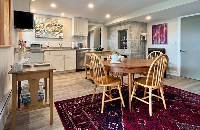 Waterfront Getaway while visiting family, near Bike Trails, and Nature Walks.