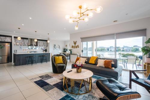 Waterfront Grand Villa for Big Group