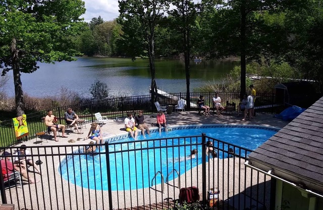 Lily Pad Cove-Casa única con piscina exterior enterrada- Sanford Lake-Lake Ann