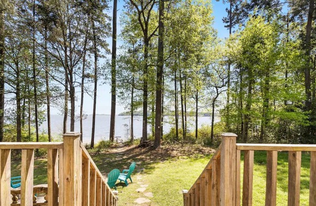 Waterfront home In Sam Rayburn. Sleeps 10.