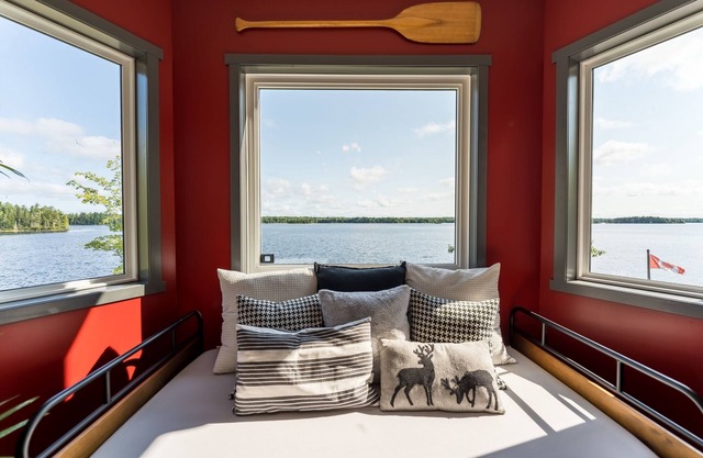Waterfront Home on Hirtle Lake - sleeps 6, pet friendly