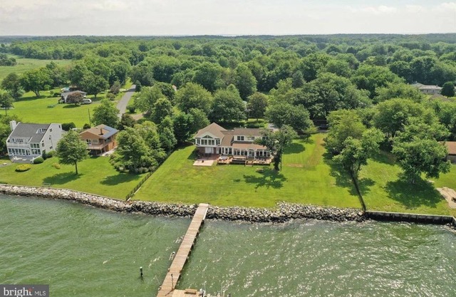 Casa frente al mar en la bahía de Chesapeake con muelle