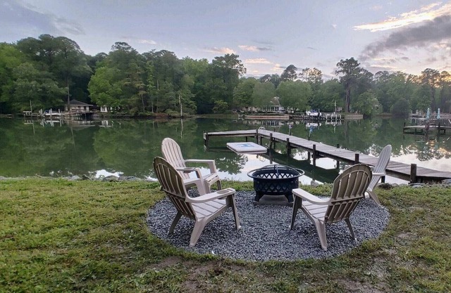 Waterfront Home w/ Screened Porch, Dock, Fire Pit🔥