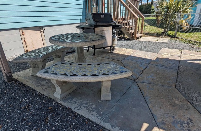 Waterfront home w/ boathouse, kayaks, & easy river access. Pet-friendly!