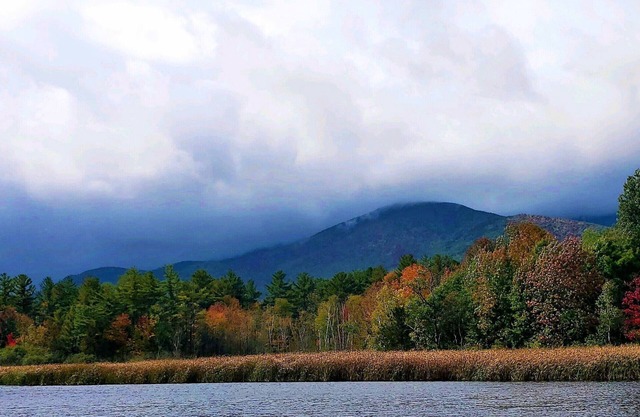 Waterfront, Hot Tub, 5 minutes to Whiteface and pet friendly!