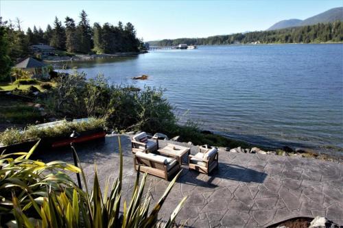 Waterfront Hot Tub Firepit King Bed - 6H