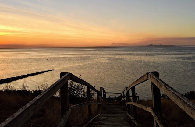 WATERFRONT House-Tranquil BAY Vistas "Edgewater Springs"