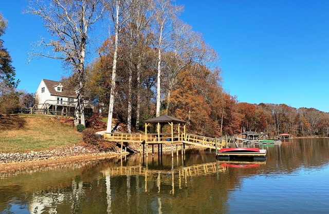 Waterfront House en Quiet Cove con kayaks y tabla de paddle