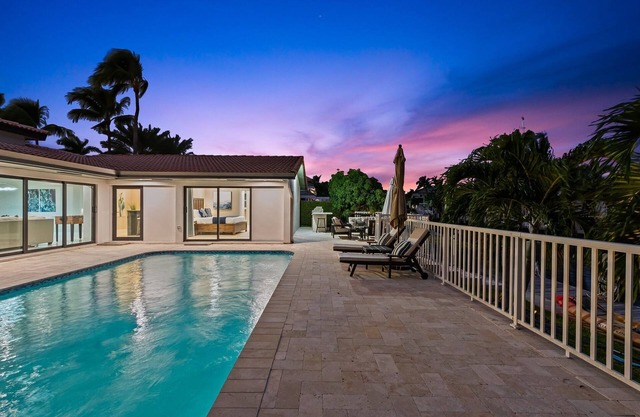 Waterfront~HUGE Heated Pool~Open Floor Plan~BIG Patio with Lots of Seating + Dock~Near Beaches