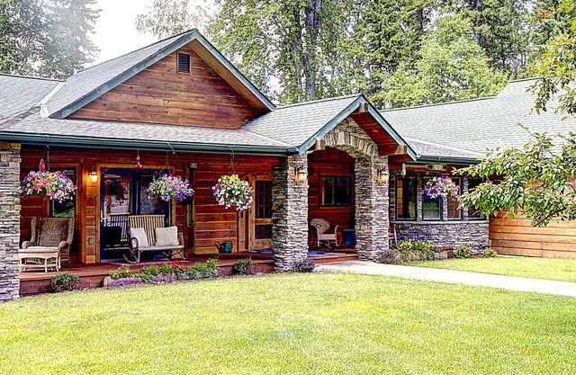 Swan Riverhouse! El cielo de Montana cerca de Bigfork Village y el Parque Nacional Glacier