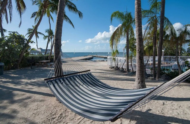 Waterfront King Stay! Easy Beach and Pool Access!