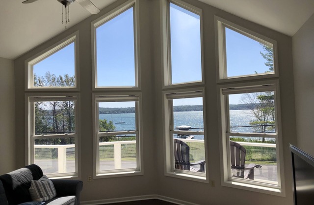 Waterfront Lake House - Portage Lake - 4 Beds, 3 Baths, Private Dock, Kayaks