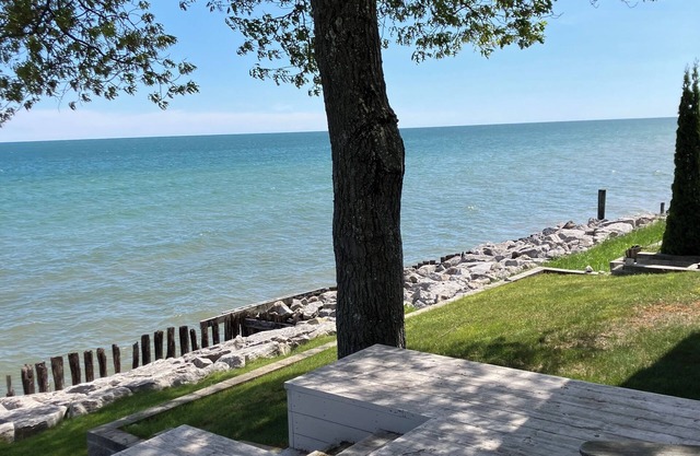 Waterfront- Lake Huron Cottage Quiet Retreat