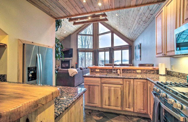Waterfront Lake Pend Oreille Vacation Rental!