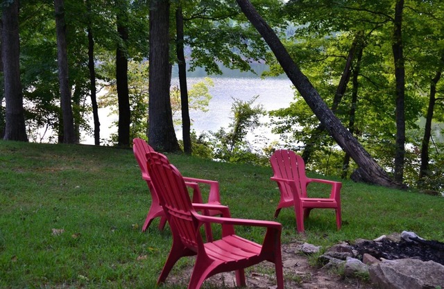 Frente al lago en el lago Nolin, cerca de Mammoth Cave
