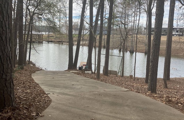 Waterfront location on quiet cove, near Pendleton Bridge and Toledo Town