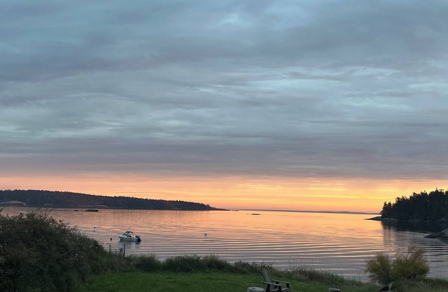 Waterfront Lopez Island home on sun-filled, low-bank property - 3 bedrm, 2 bath