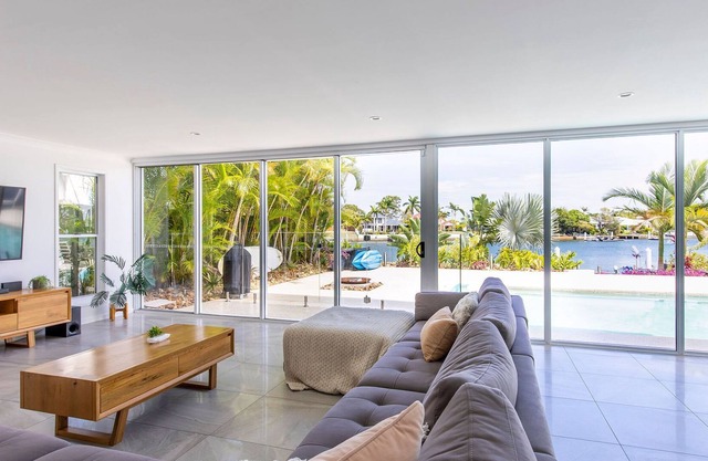 Waterfront Luxury Living - Pelican Waters Paradise