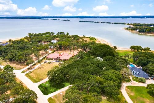 Waterfront Luxury Living with 4-BR Pool and Views