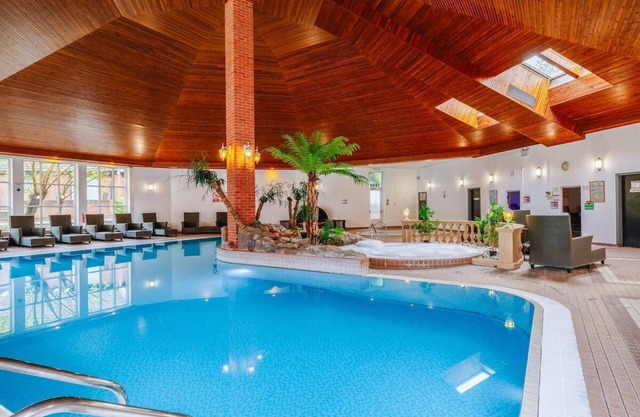 Waterfront Luxury Stay with Indoor Pool, Spa and Steam Room Access