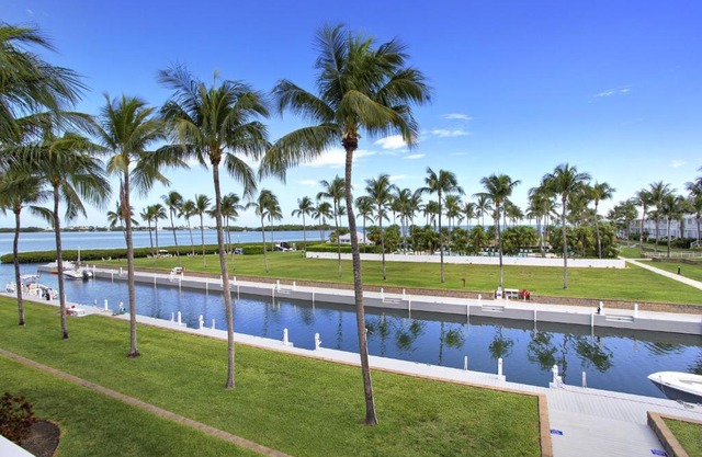 Waterfront luxury Villa 19 with sunset views and boat slip townhouse