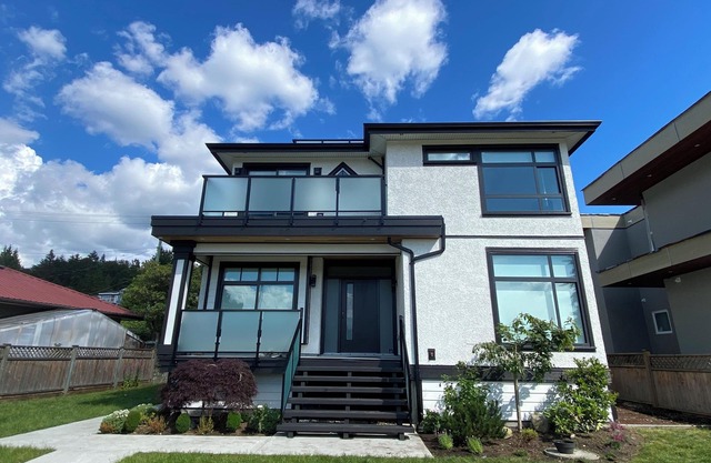Waterfront Modern 2 Bedroom Suite 1257 sqft. Great for Remote Workers + Families