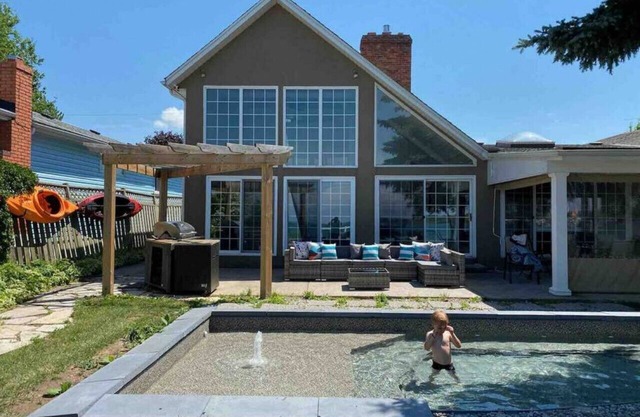 Waterfront Niagara Home w/ Hot tub & Fire table