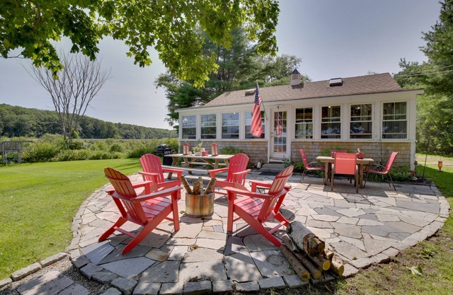Waterfront Nobleboro Cottage w/ Kayaks & Boat Dock