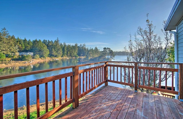 Waterfront North Bend Home: 9 Miles into Town