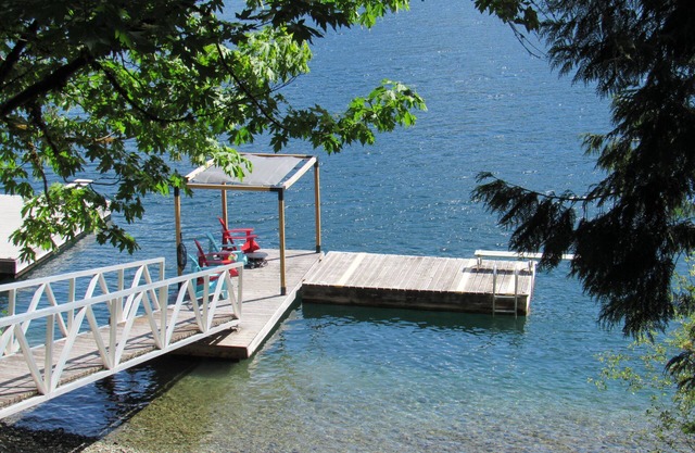 Último minuto . $ 6300 July9-Aug6 Waterfront casa directamente en el lago Cowichan.