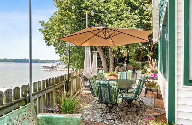 Lake Living at it's best! Beautiful Rock Lake