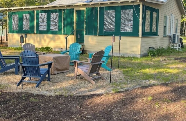 WATERFRONT ON SEBAGO LAKE, SANDY BEACH, DOCK, MOORING, AC, AND PET FRIENDLY