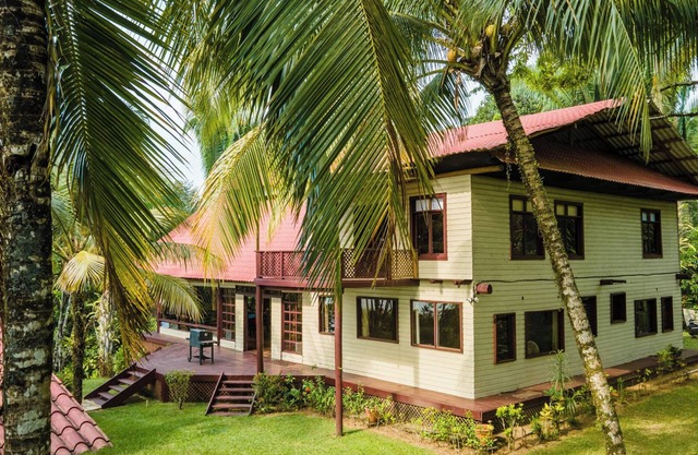 Waterfront Property With Spacious House With Dorm and Communal Kitchen Rio Dulce