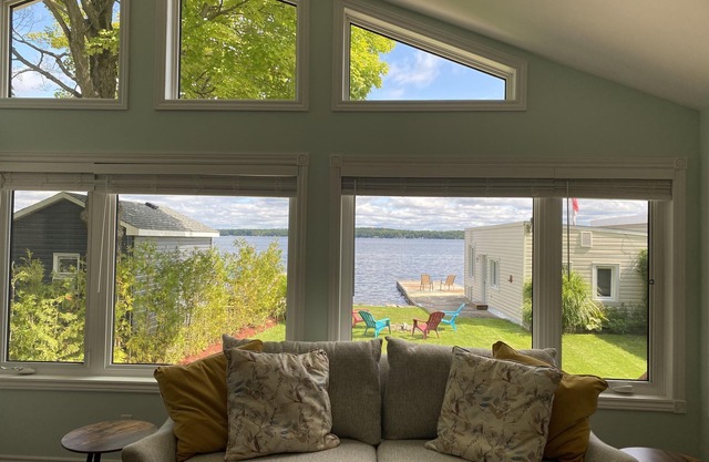 Waterfront Paradise on the lake!!