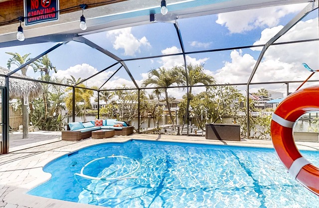 Waterfront Paradise in Apollo Beach