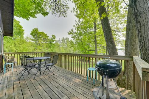 Waterfront Paradise Lake Cottage with Private Dock!