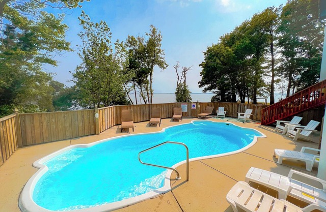 Waterfront Peaceful Beach house with Private Pool and Hot Tub. 2min to beach!