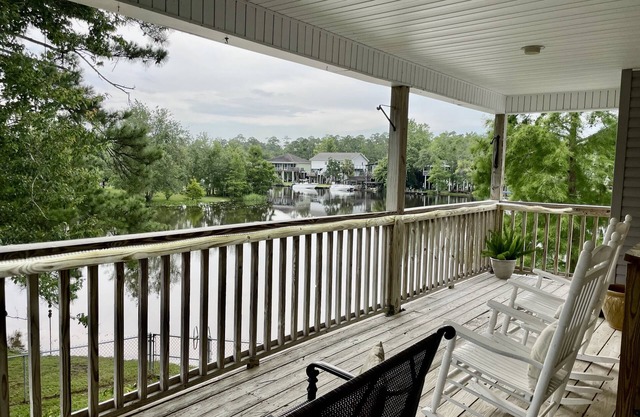 Waterfront Peaceful Sunsets at fully equipped 2BR house
