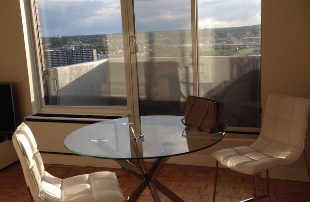 Waterfront Penthouse Condo frente a Parliament Hill y el río Ottawa Sleep 4!