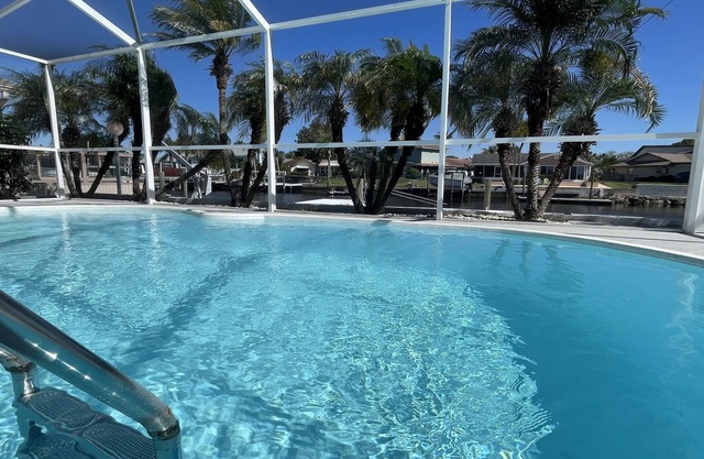 Waterfront, Pool, Dock,Local Boat Rental for Islands, Golf, Beaches 1K/2Q/2