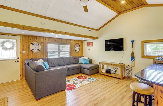 Waterfront Port Clinton Cottage w/ Fire Pit!